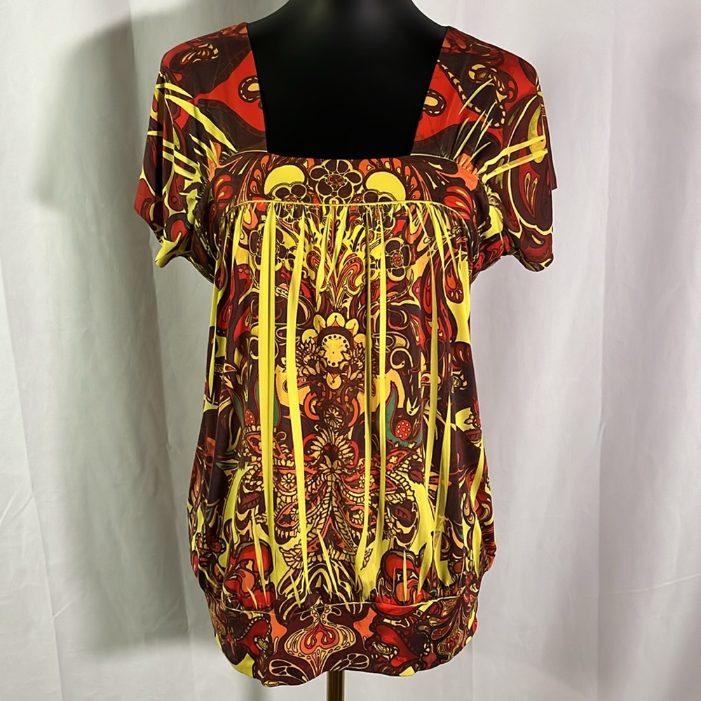🛍 6 for $35 • One World Yellow & Red Printed Short Sleeve Square Neck Top